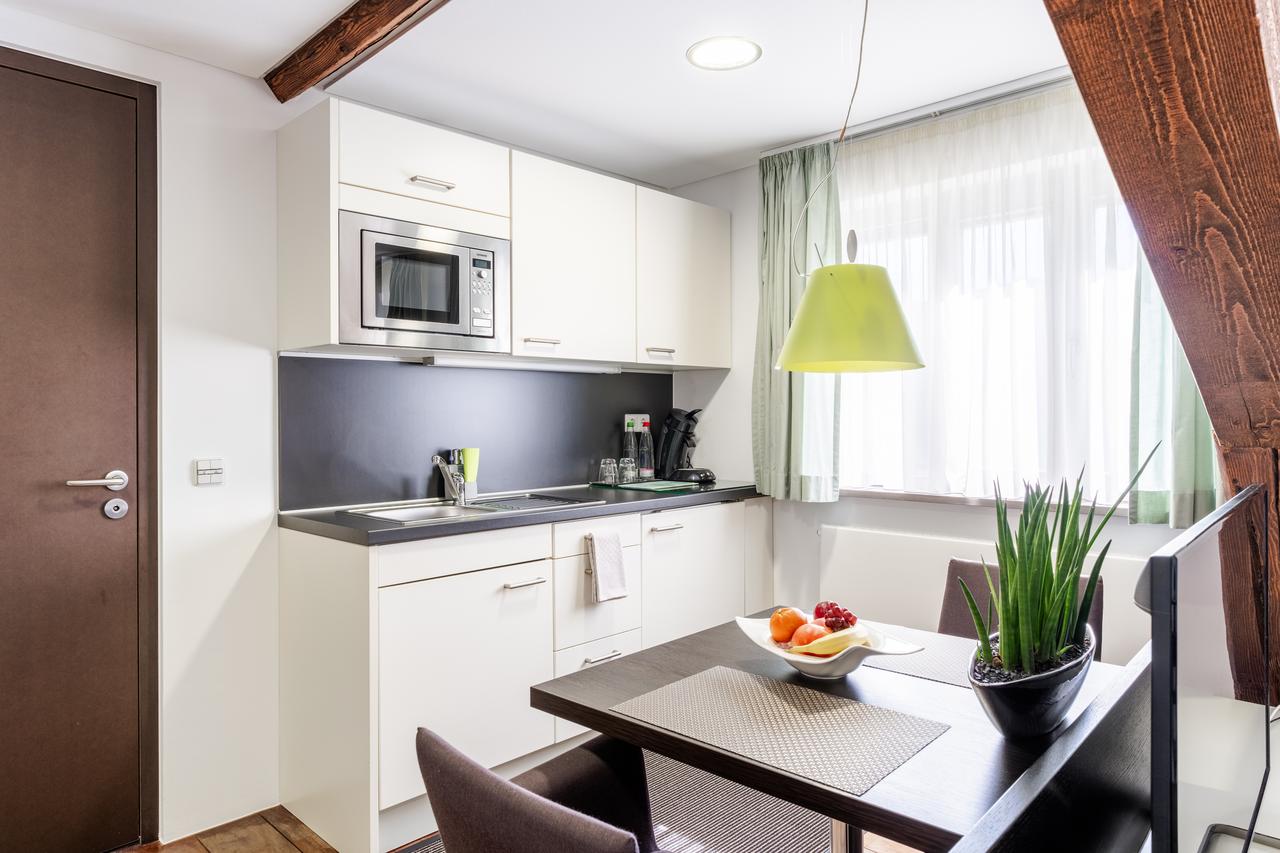 Immobilienfoto Enzkreis – heller einladender Wohnraum mit Tageslicht